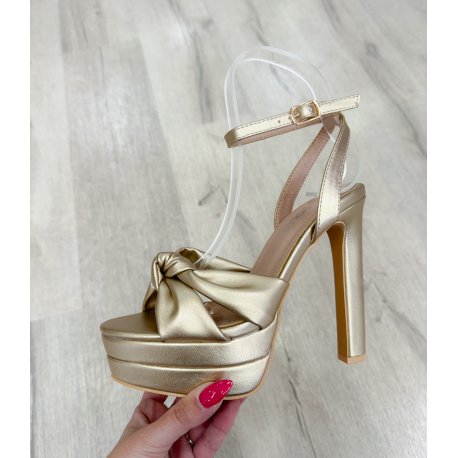 Sandalia nudo dorada