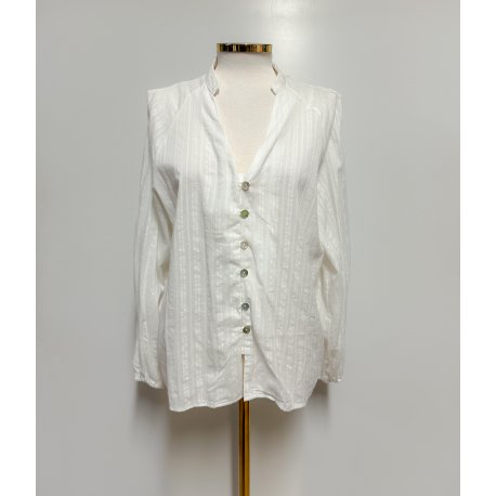 Blusa blanca relieve